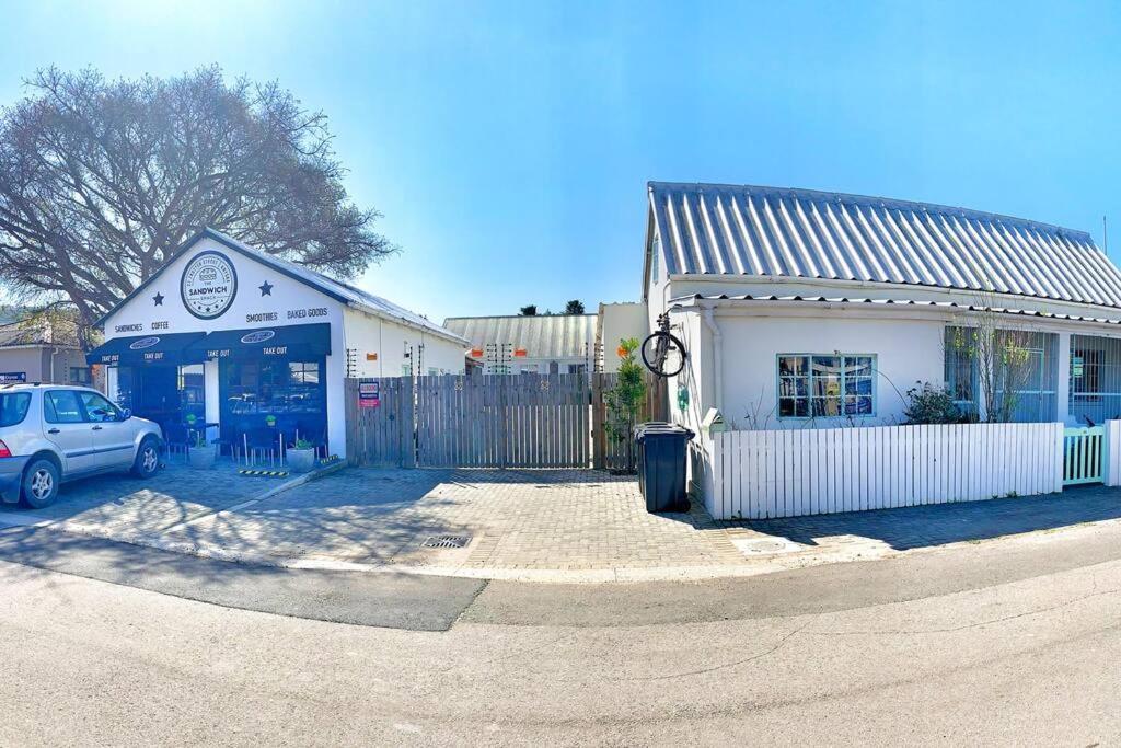 The Town House - Lower Knysna Central Екстериор снимка
